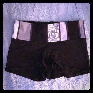 Lululemon. Shorts. 4. EUC.